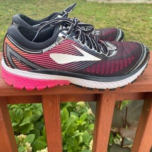 Brooks Ghost 10 Shoes